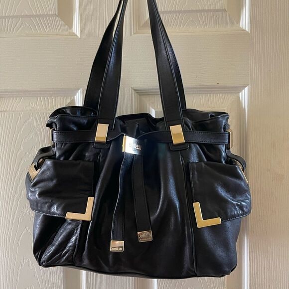 Authentic Michael Kors Beverly soft leather black drawstring satchel - Picture 2 of 12